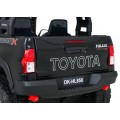 Vozidlo Toyota Hilux černé