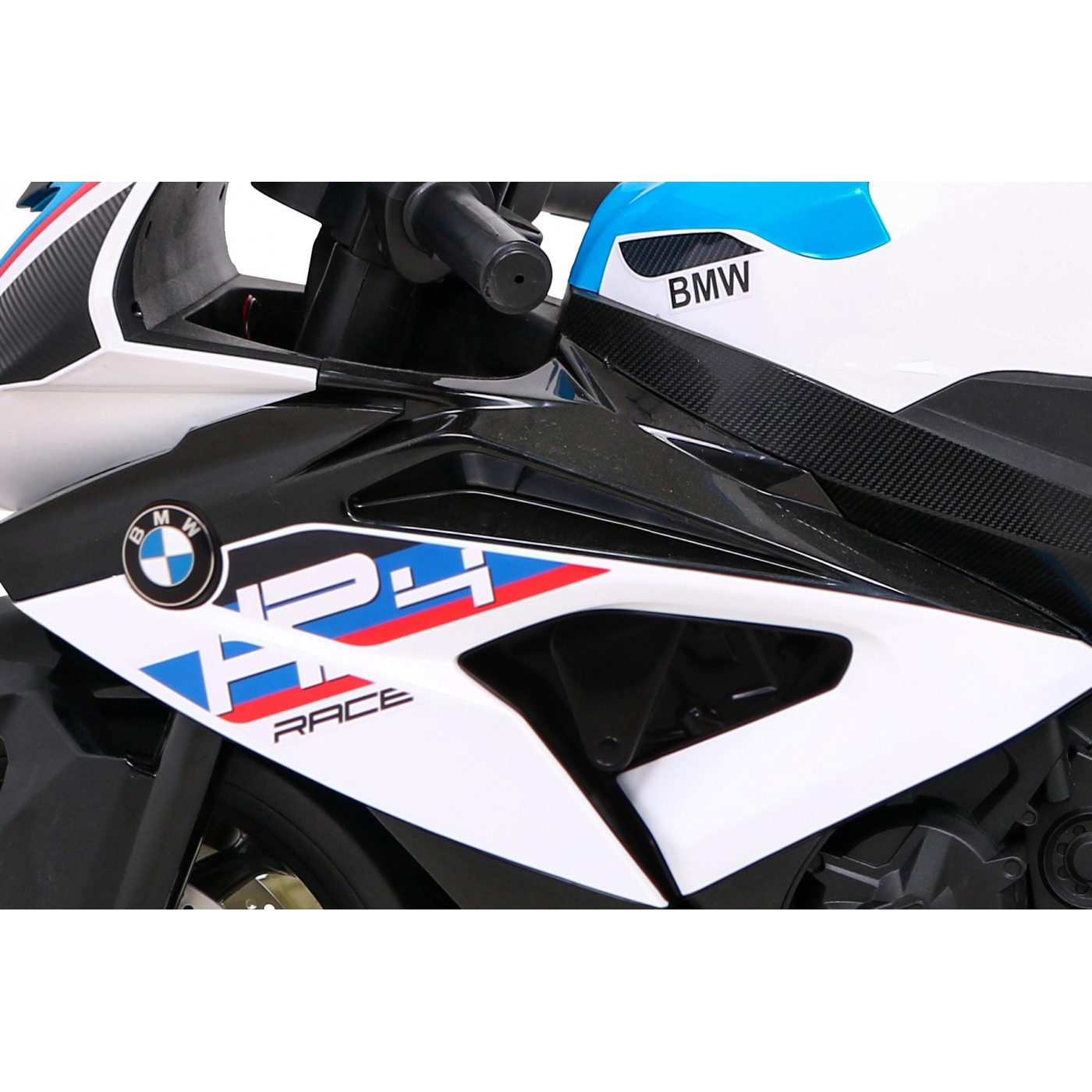 Dětský bateriový motor BMW HP4 bílá + přídavná kola + pomalý start + EVA + MP3 LED