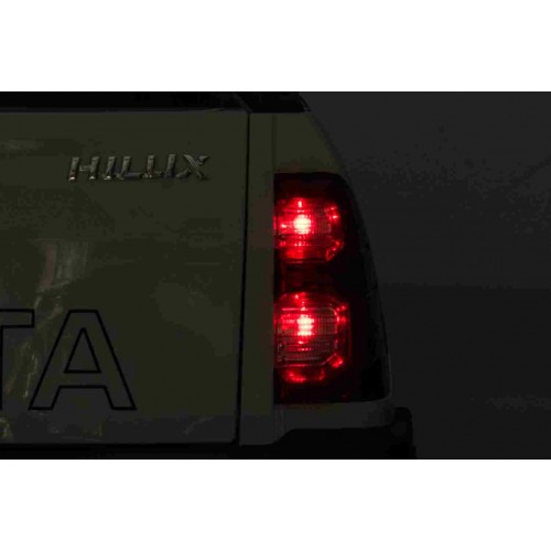 Bílá dětská baterie Toyota Hilux + 4x4 + dálkové ovládání + 2 nosiče zavazadel + MP3 rádio + LED