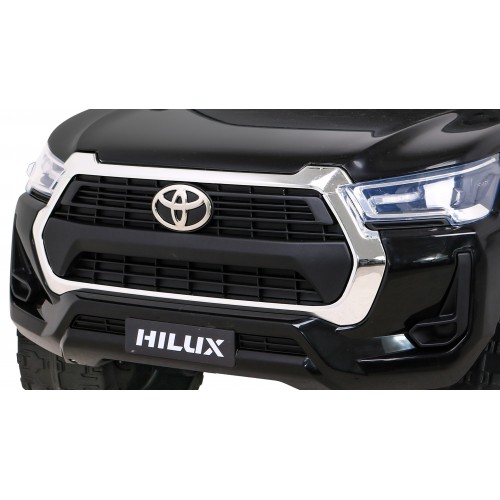 Dětská baterie Toyota Hilux černá + 4x4 + dálkové ovládání + 2 nosiče zavazadel + MP3 rádio + LED