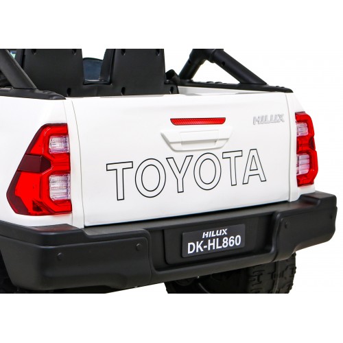 Bílá dětská baterie Toyota Hilux + 4x4 + dálkové ovládání + 2 nosiče zavazadel + MP3 rádio + LED
