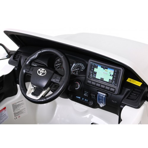 Bílá dětská baterie Toyota Hilux + 4x4 + dálkové ovládání + 2 nosiče zavazadel + MP3 rádio + LED