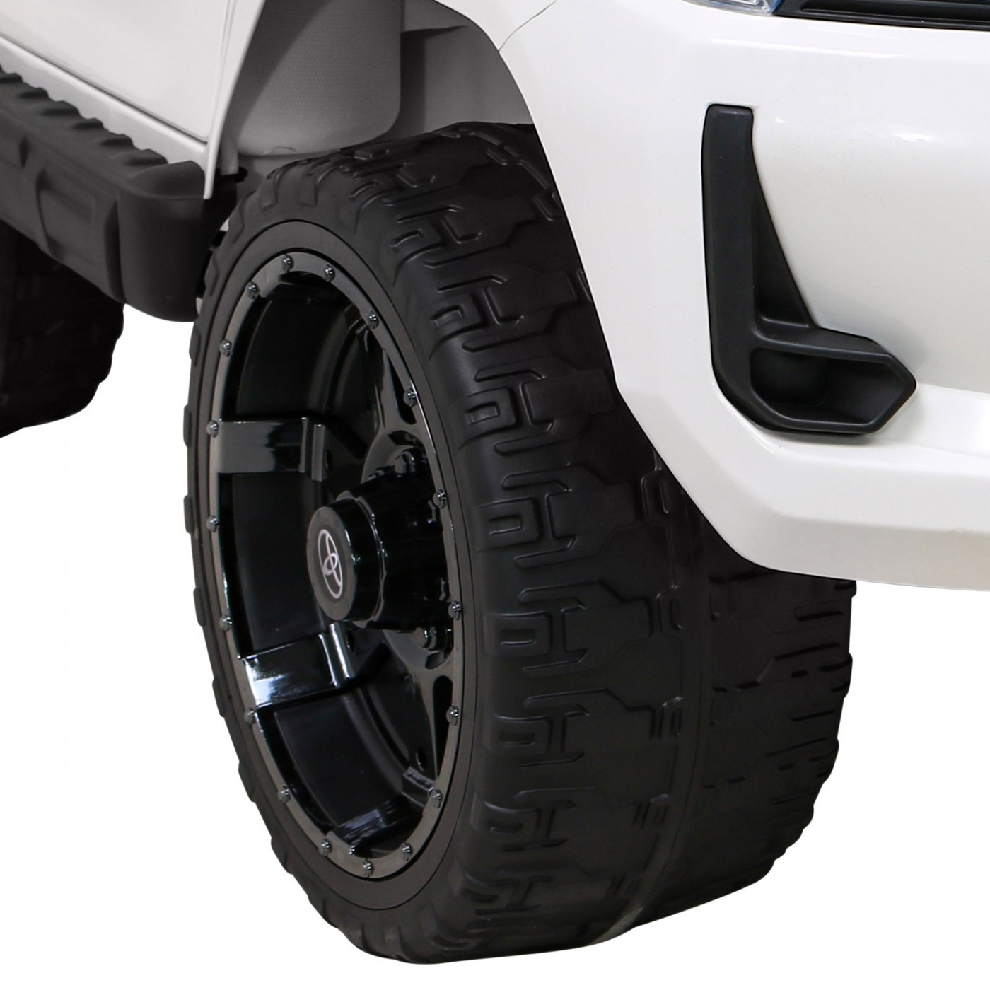 Bílá dětská baterie Toyota Hilux + 4x4 + dálkové ovládání + 2 nosiče zavazadel + MP3 rádio + LED