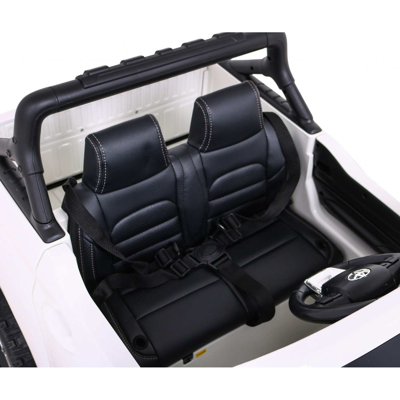 Bílá dětská baterie Toyota Hilux + 4x4 + dálkové ovládání + 2 nosiče zavazadel + MP3 rádio + LED