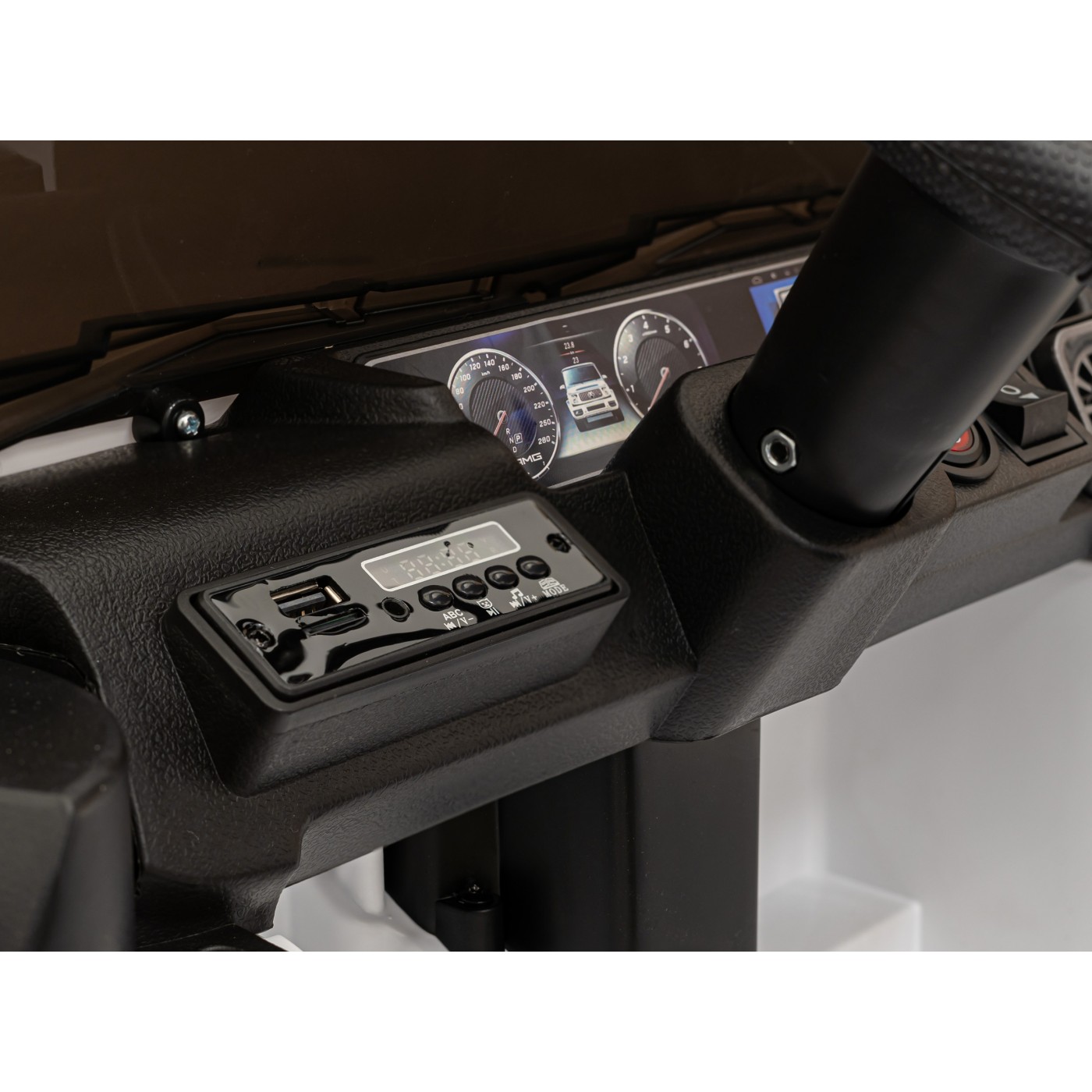 Mercedes AMG G63 Dětský bílý dálkový MP3 LED pomalý start EVA PÁSY