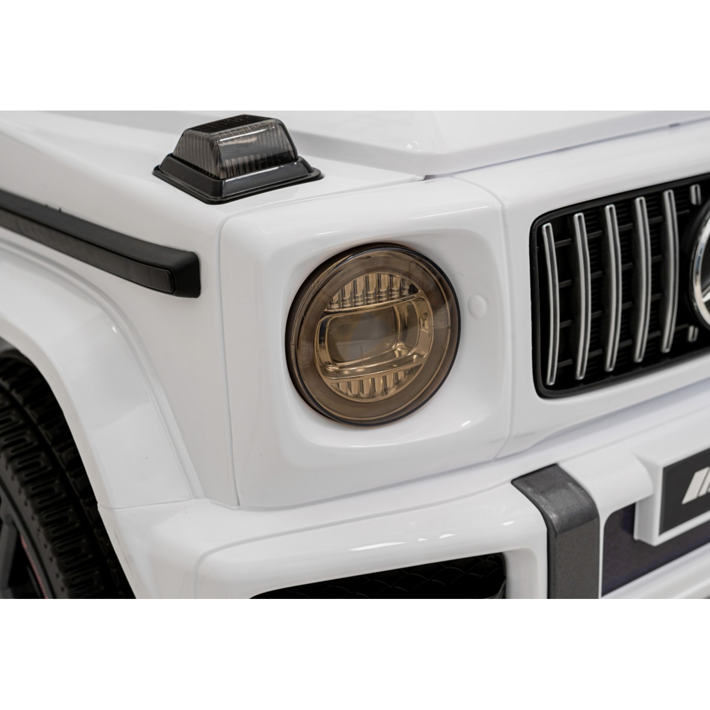 Mercedes AMG G63 Dětský bílý dálkový MP3 LED pomalý start EVA PÁSY