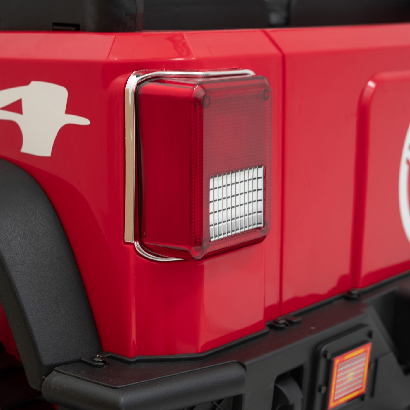 Geoland Power Off-Road auto pro 2 děti červené dálkové 2x200W motory kufr MP3 rádio LED
