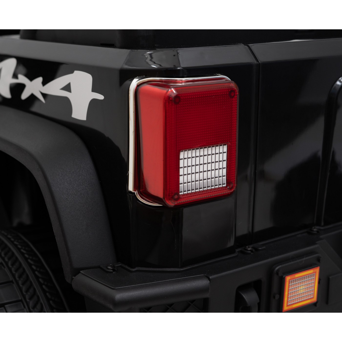 Geoland Power terénní auto pro 2 děti černé + dálkové + 2x200W motory + zavazadlový prostor + MP3 + LED rádio