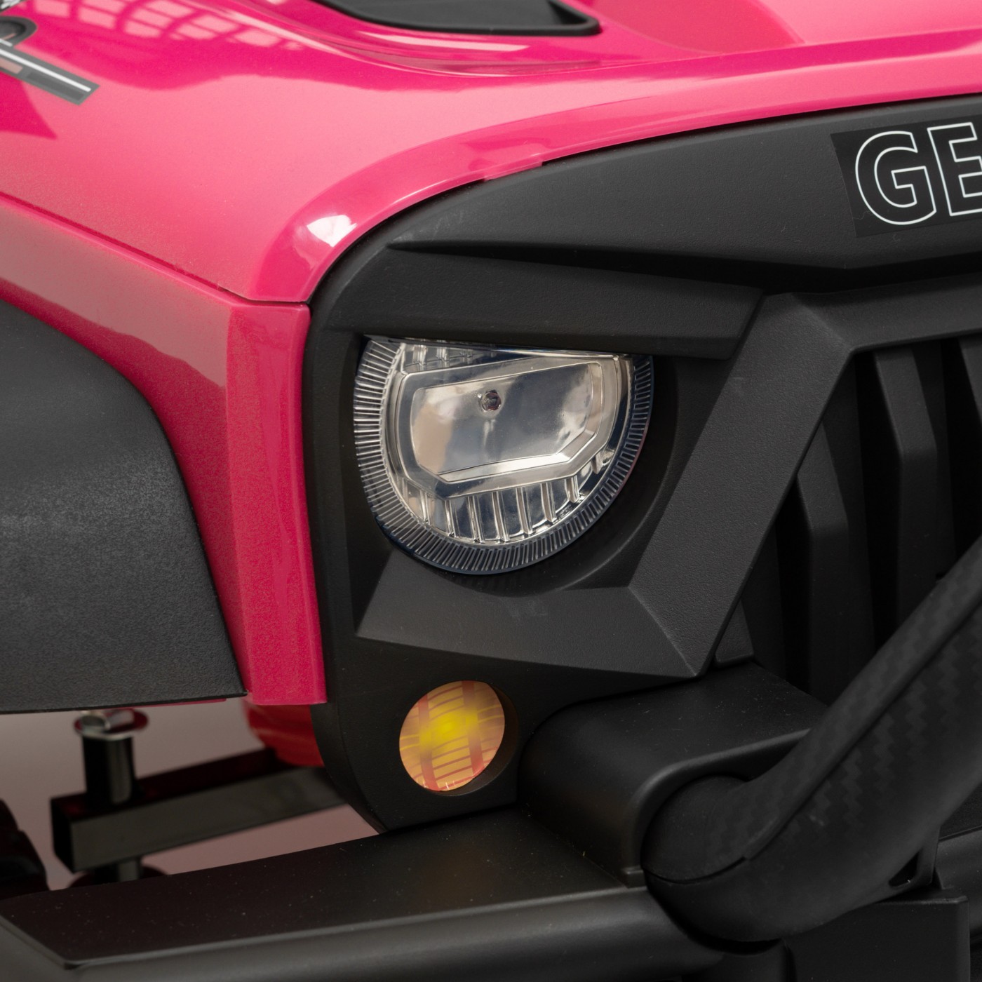 Geoland Power Off-Road auto pro 2 děti Růžové + Dálkové ovládání + Motory 2x200W + zavazadlový prostor + Rádio MP3 + LED