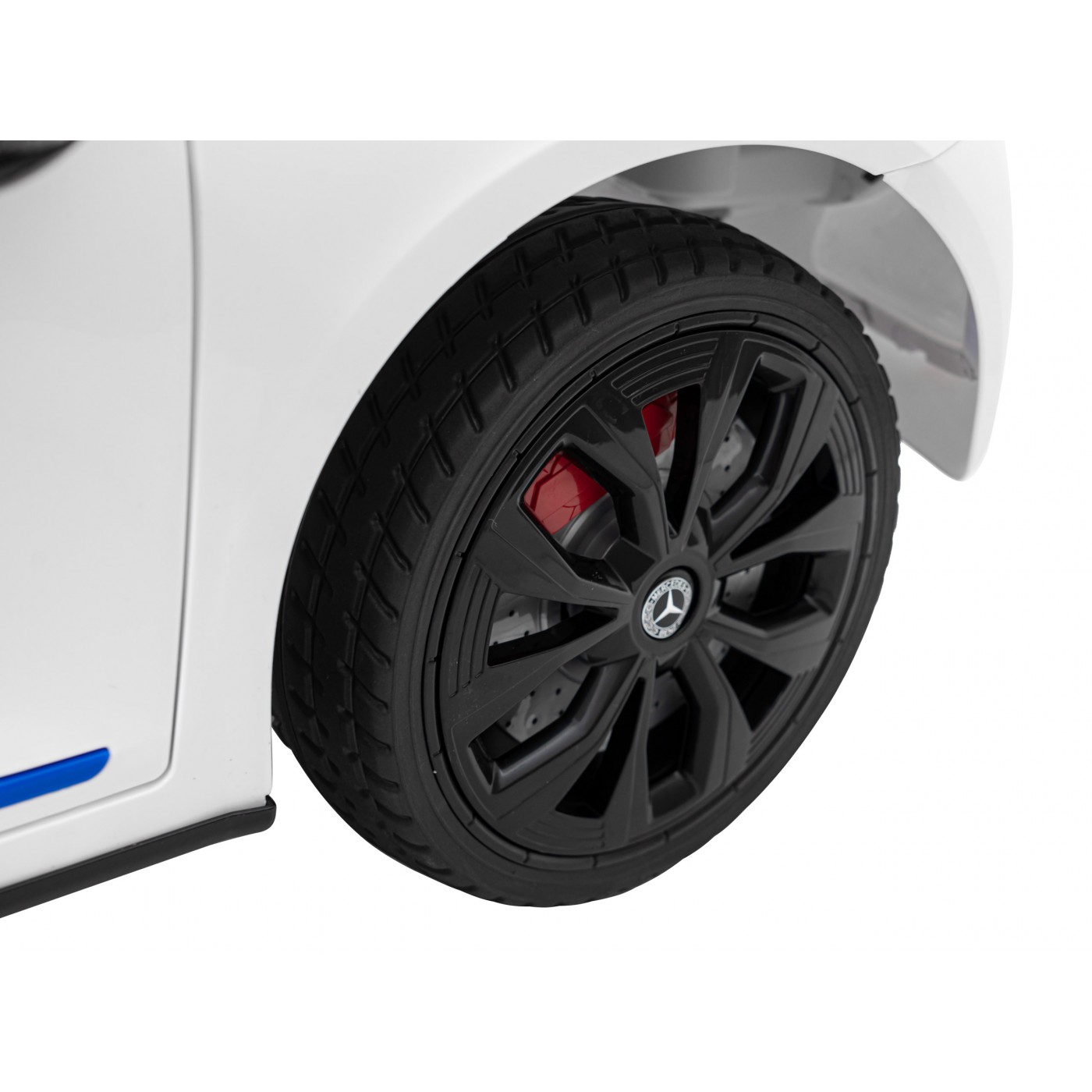 Mercedes Benz AMG EQA dětská bílá + dálkové ovládání + 5 bodové pásy + EVA + MP3 displej + LED