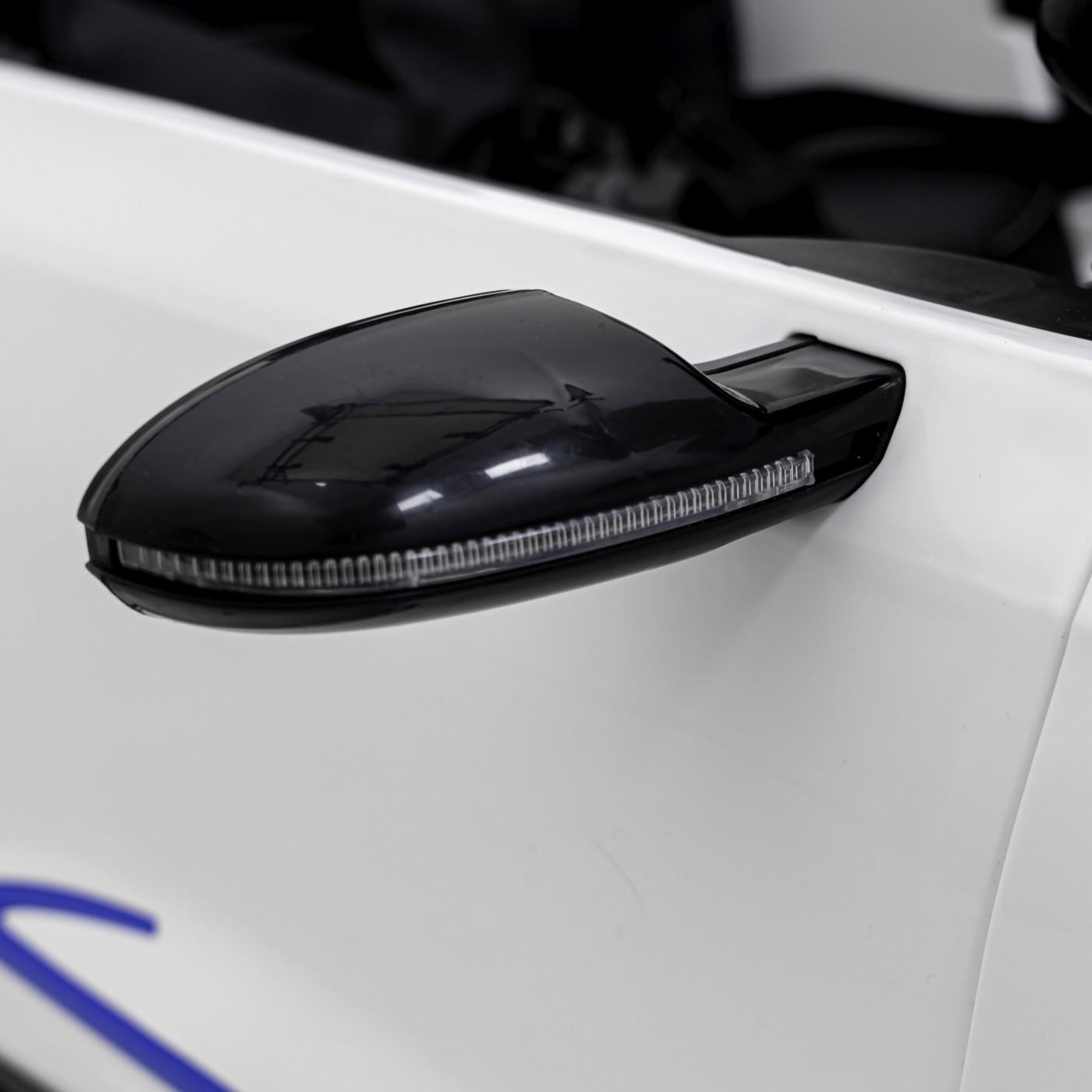 Mercedes Benz AMG EQA dětská bílá + dálkové ovládání + 5 bodové pásy + EVA + MP3 displej + LED