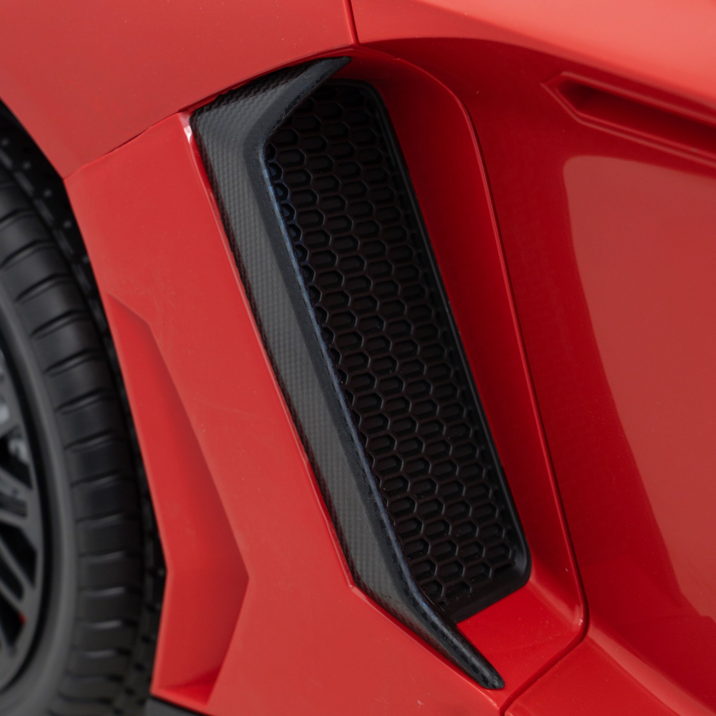 Lamborghini Aventador SV vozidlo červené