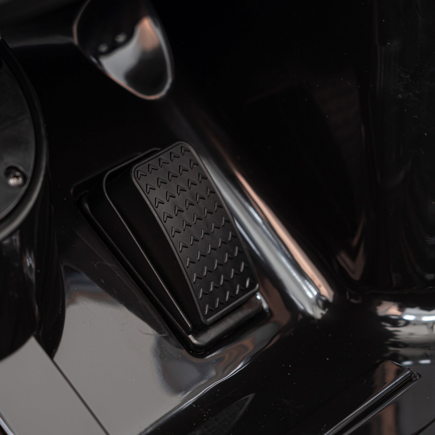 Autíčko Ford Mustang GT na baterii pro děti černá + Nastavení sedadla + LED audio + EVA + Pomalý start
