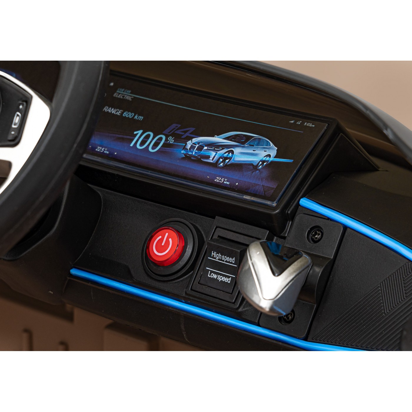 Autíčko BMW I4 na baterii pro děti Zlaté + Slow Start + EVA + Eco-kůže + Audio LED + Dálkové ovládání