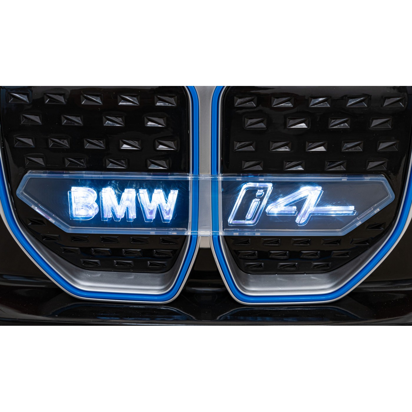 Autíčko BMW I4 na baterii pro děti červené + Slow Start + EVA + Eco-kůže + Audio LED + Dálkové ovládání