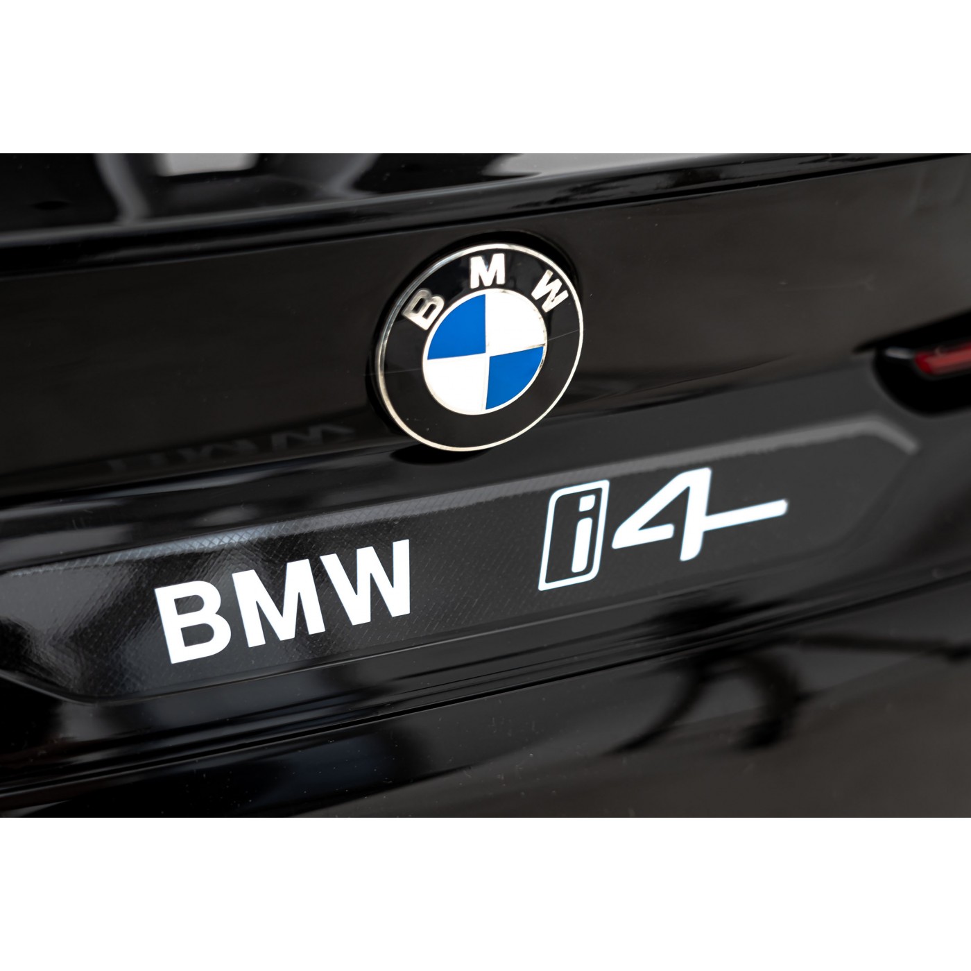 Autíčko BMW I4 na baterii pro děti černé + Slow Start + EVA + Eco-kůže + Audio LED + Dálkové ovládání