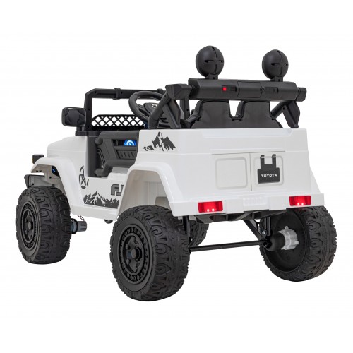Toyota Vozidlo FJ Cruiser Vehicle bílé