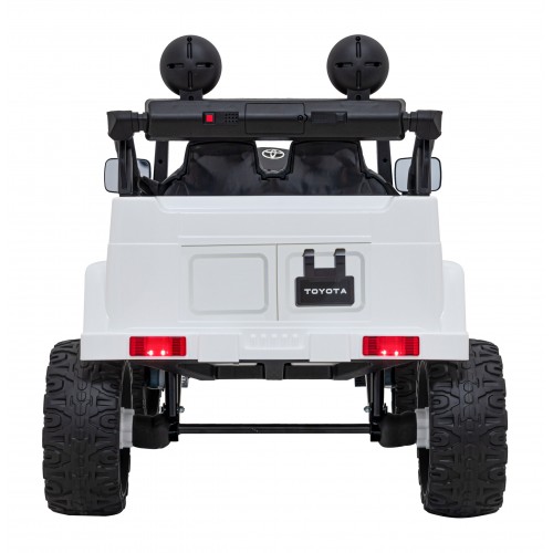 Toyota Vozidlo FJ Cruiser Vehicle bílé