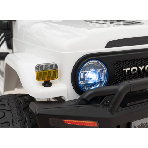 Toyota Vozidlo FJ Cruiser Vehicle bílé