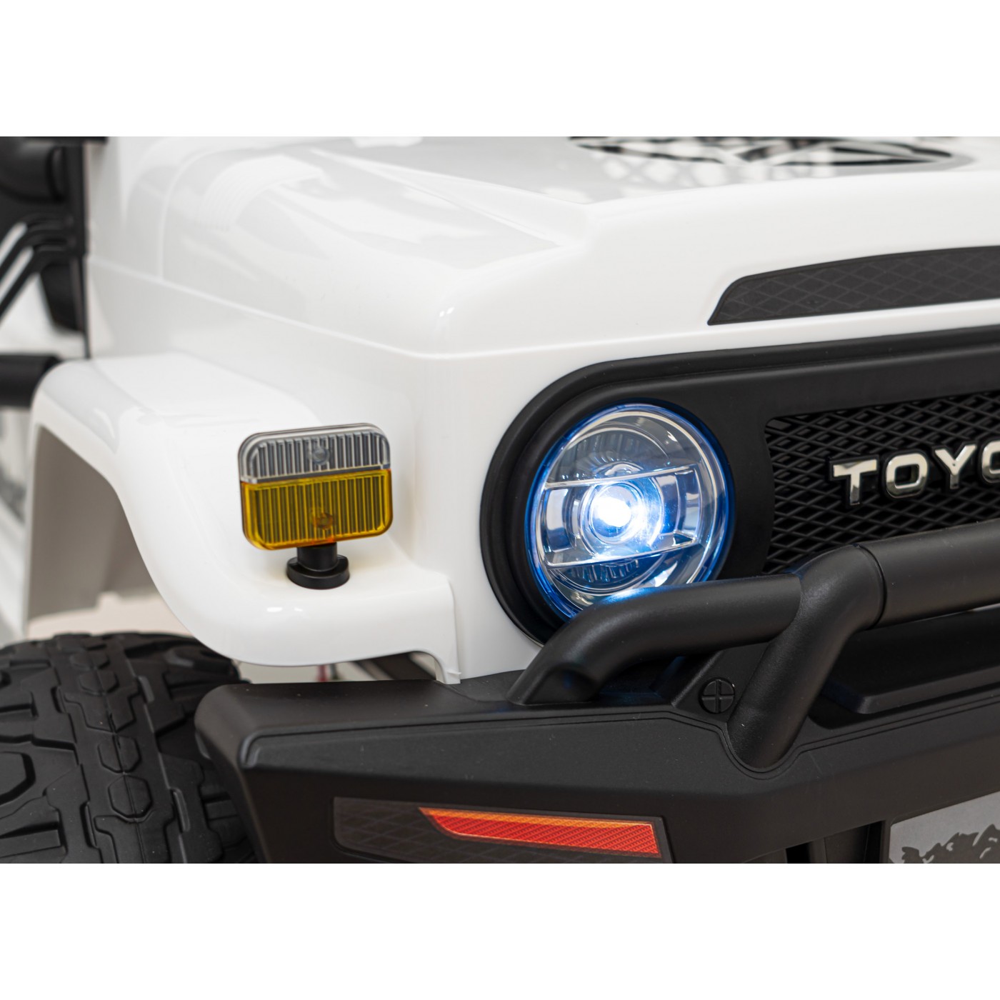 Toyota Vozidlo FJ Cruiser Vehicle bílé