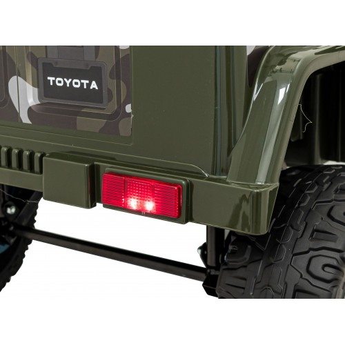 Vozidlo Toyota FJ Cruiser maskáčové