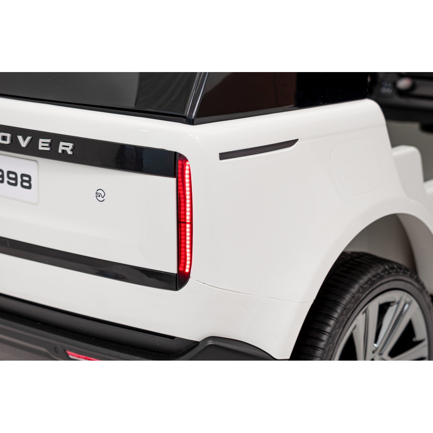 Vozidlo Range Rover SUV lift bílé