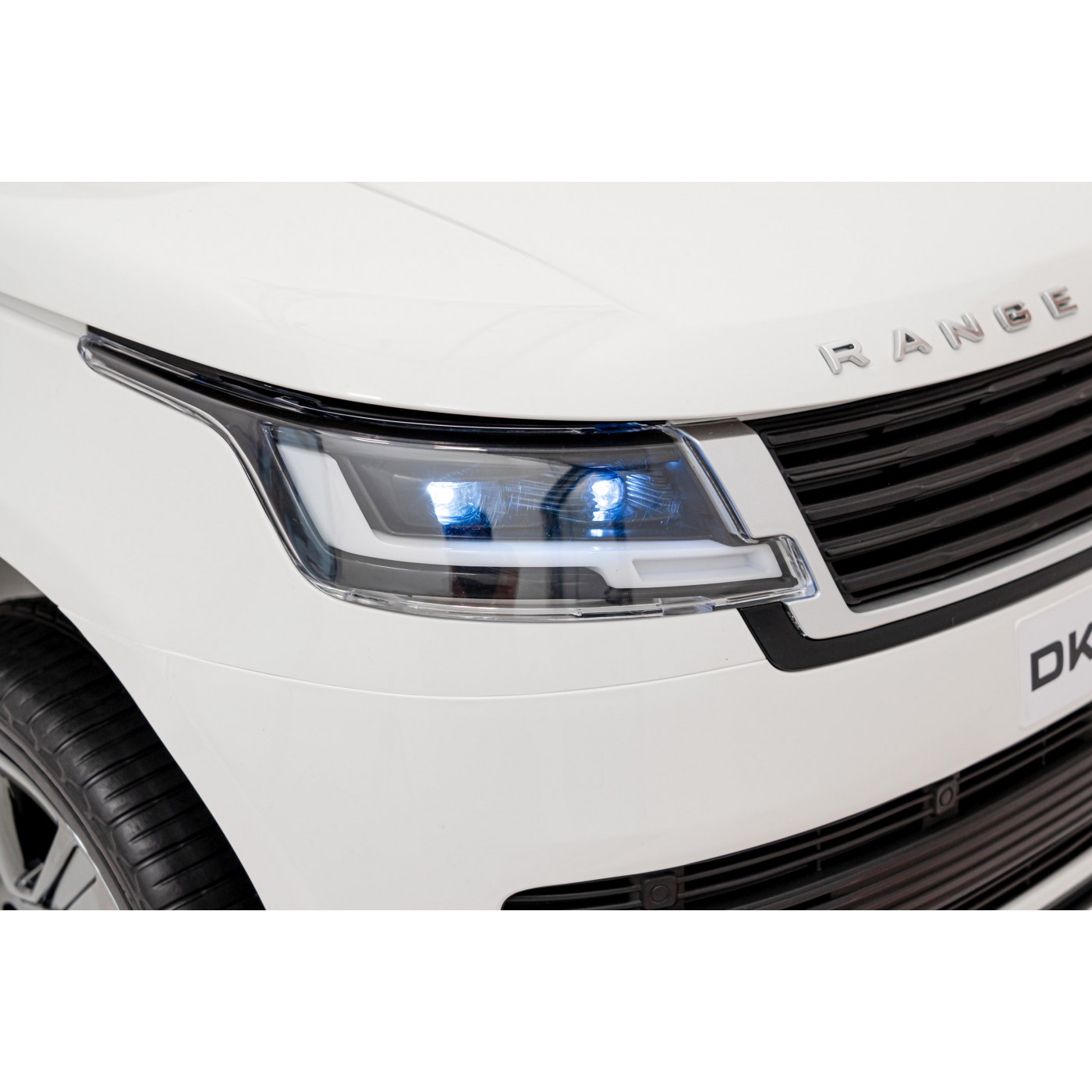 Vozidlo Range Rover SUV lift bílé