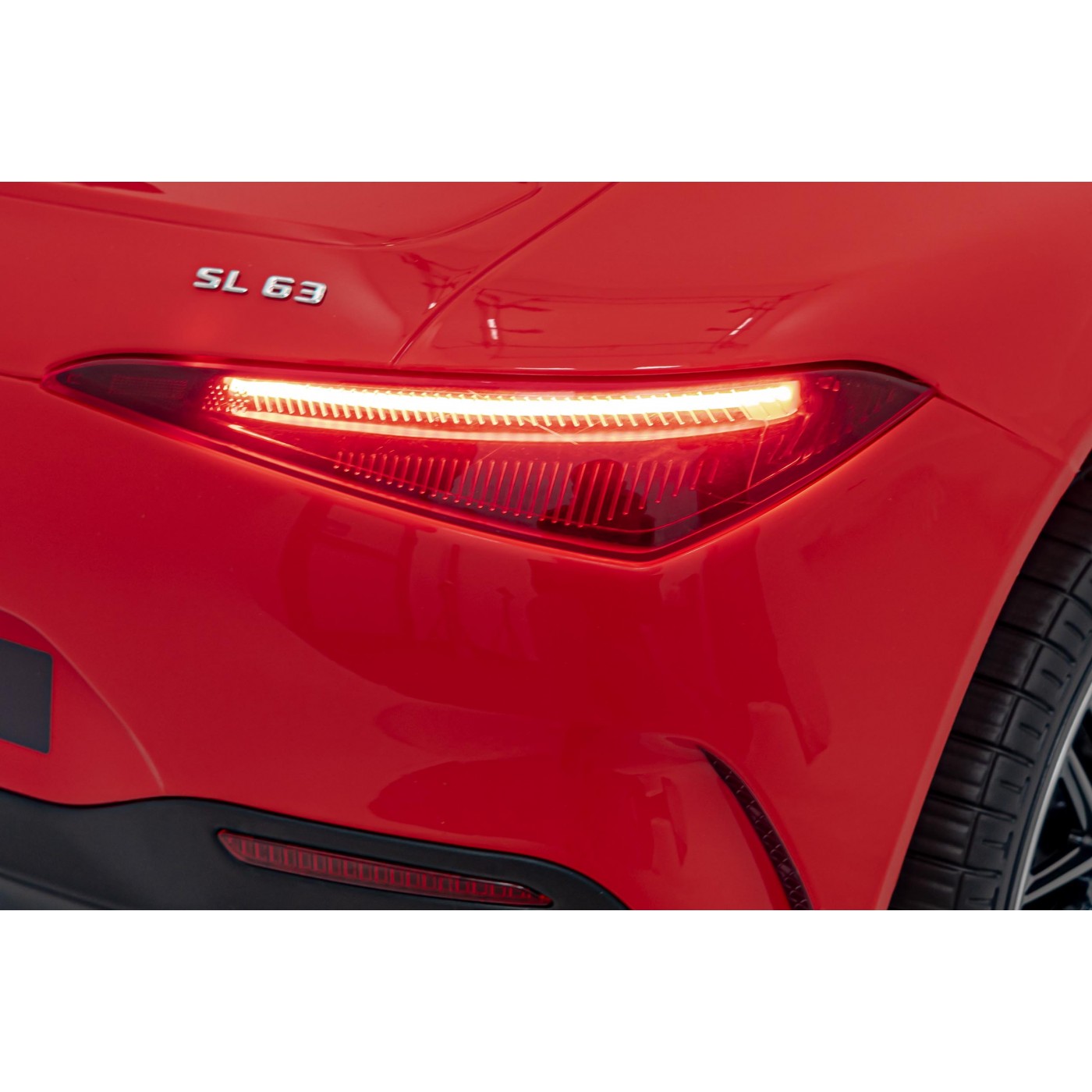 Pojazd Mercedes Benz AMG SL63 Czerwony