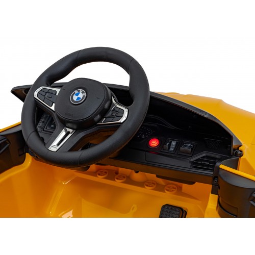 Pojazd BMW M4 Zólty