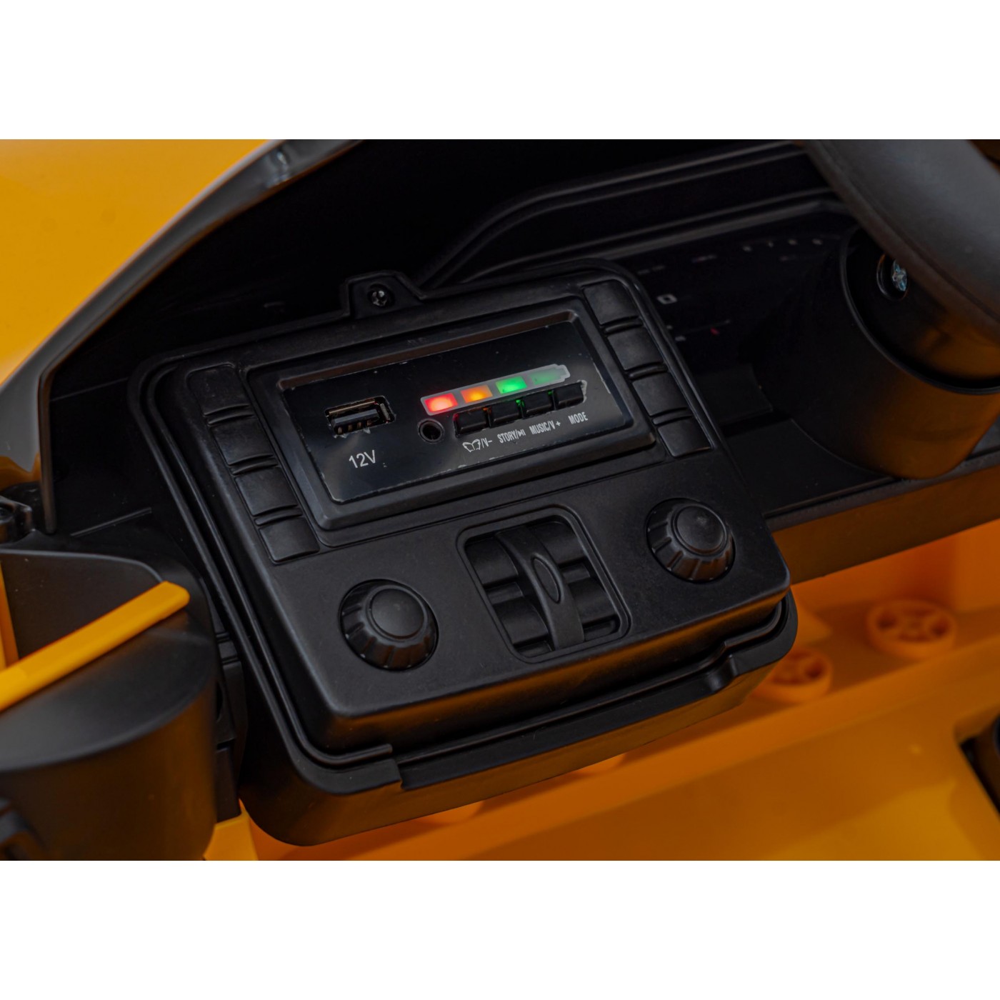 Pojazd BMW M4 Zólty