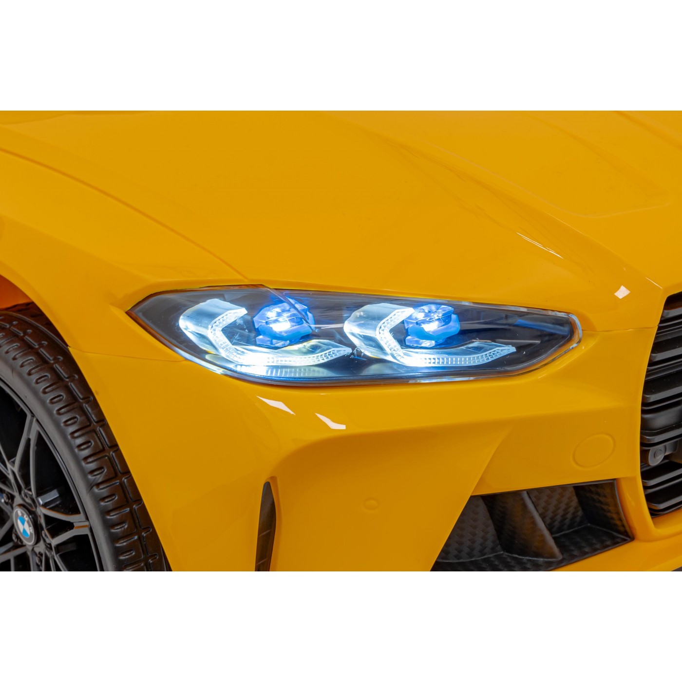 Pojazd BMW M4 Zólty