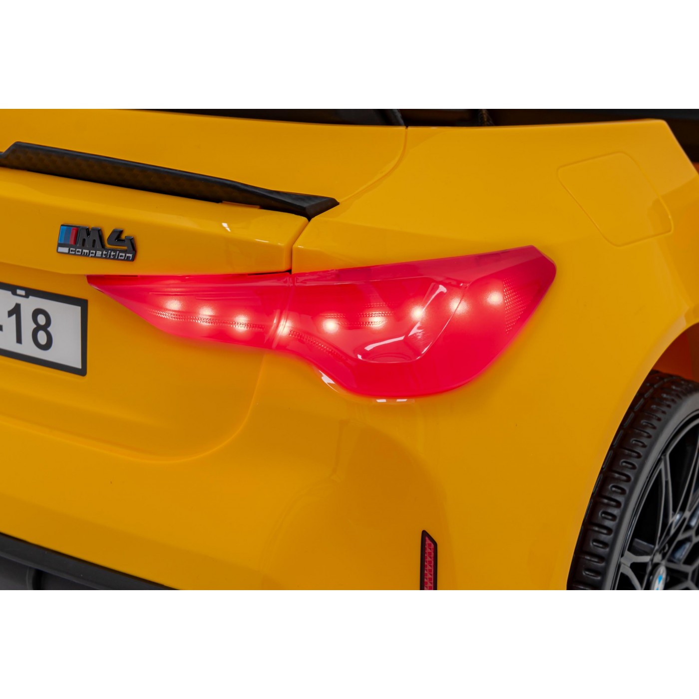 Pojazd BMW M4 Zólty