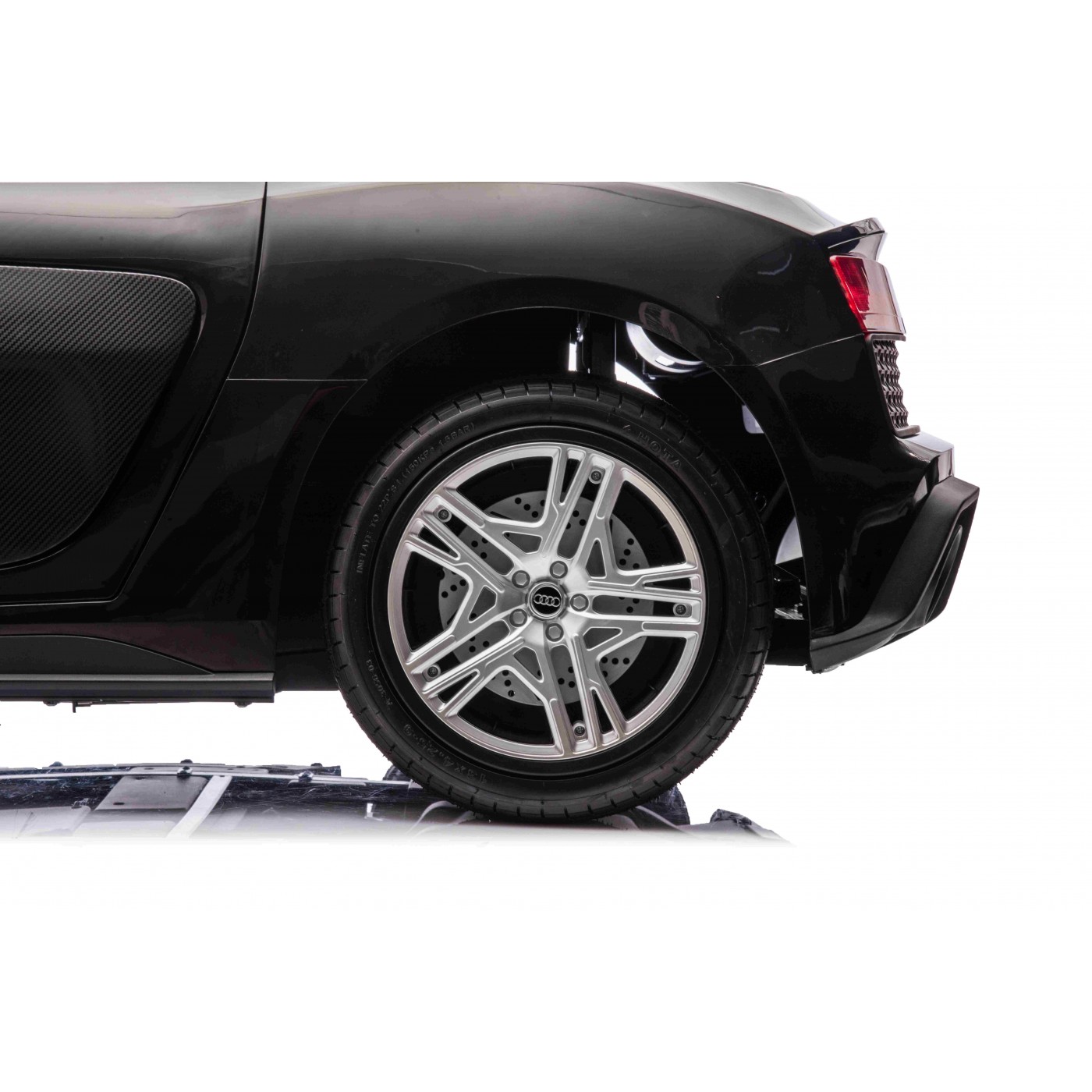Vůz Audi Spyder R8 LIFT STRONG Černý