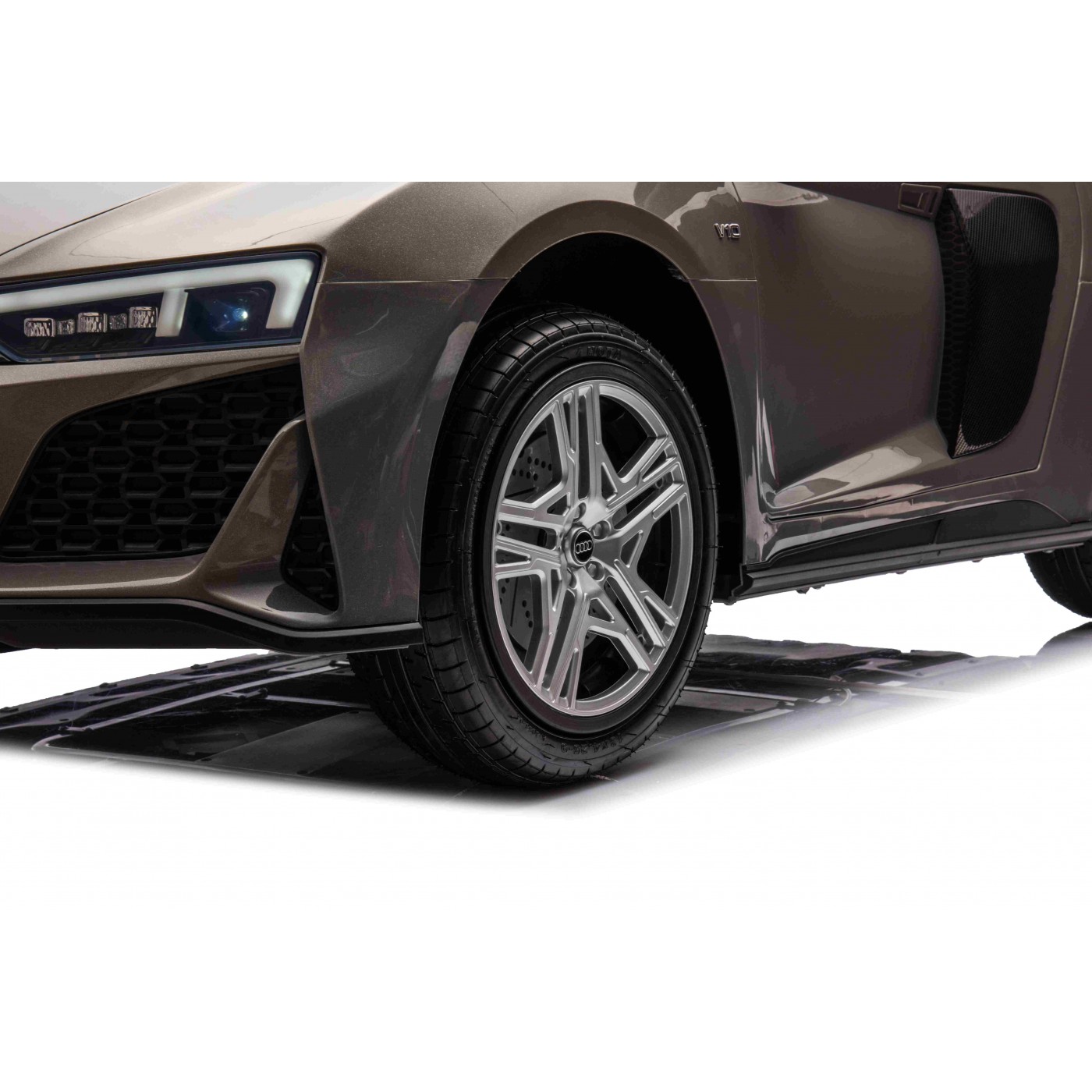 Vozidlo Audi Spyder R8 LIFT šedé