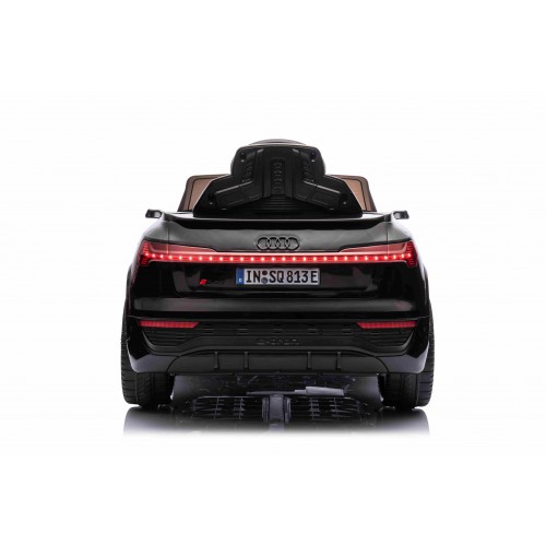 Vůz Audi SQ8 Black