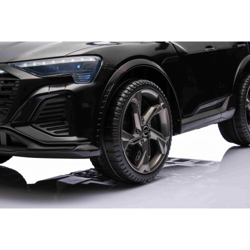 Vůz Audi SQ8 Black