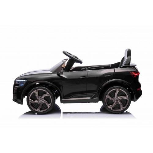 Vůz Audi SQ8 Black