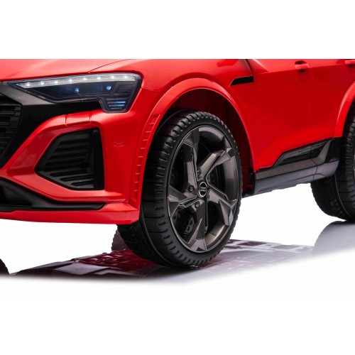 Vůz Audi SQ8 Red