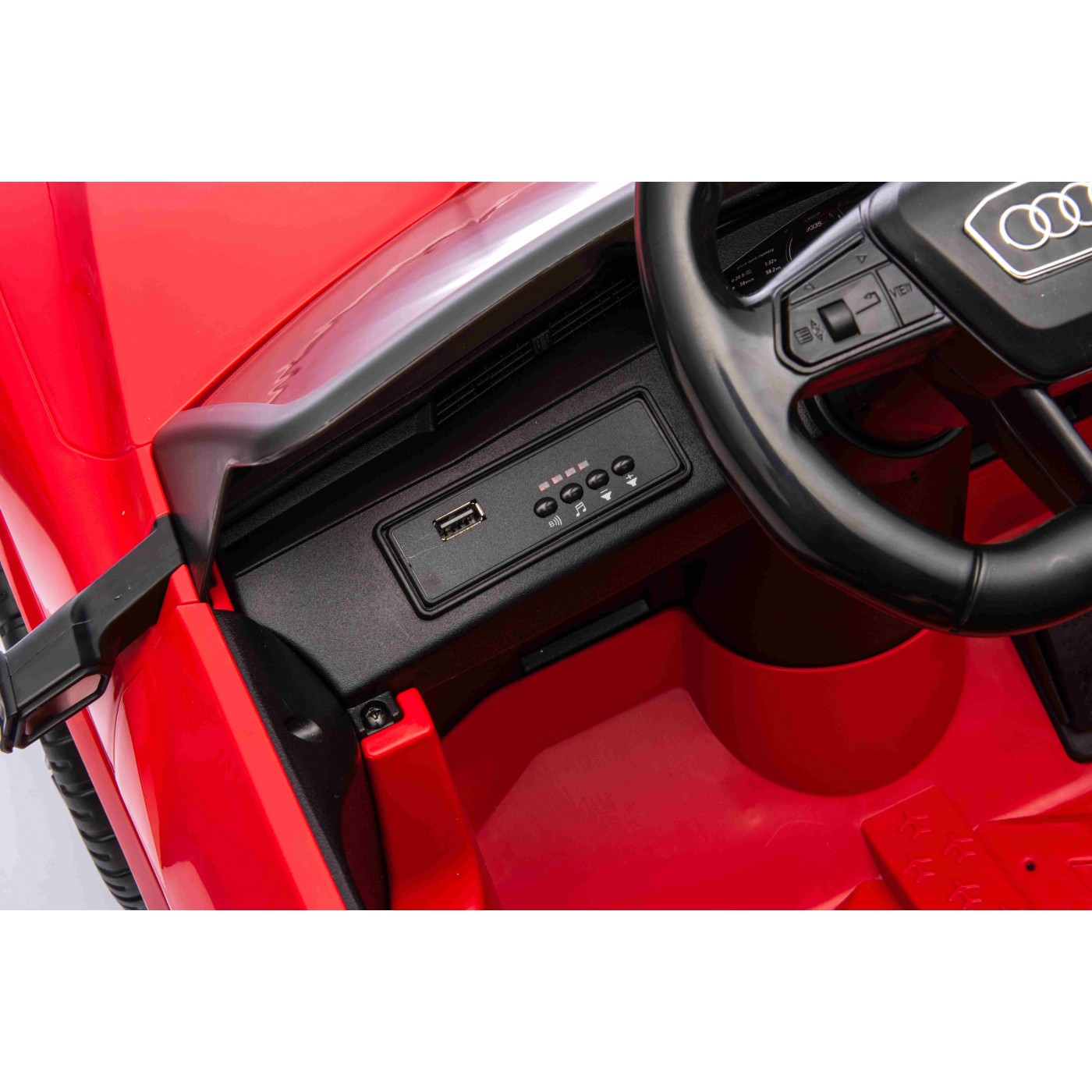 Vůz Audi SQ8 Red