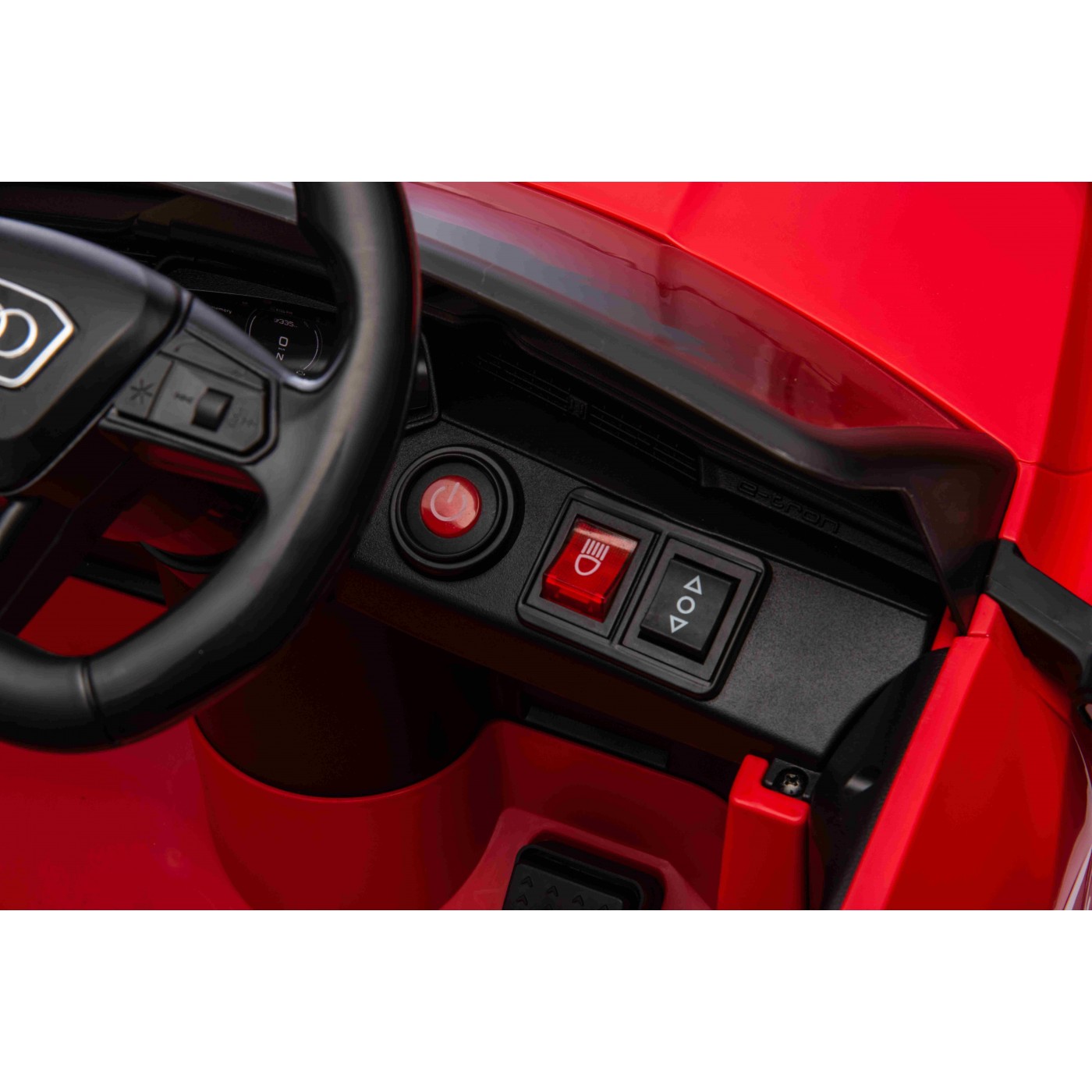 Vůz Audi SQ8 Red