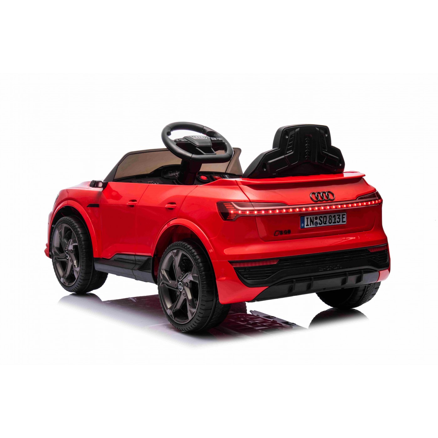 Vůz Audi SQ8 Red