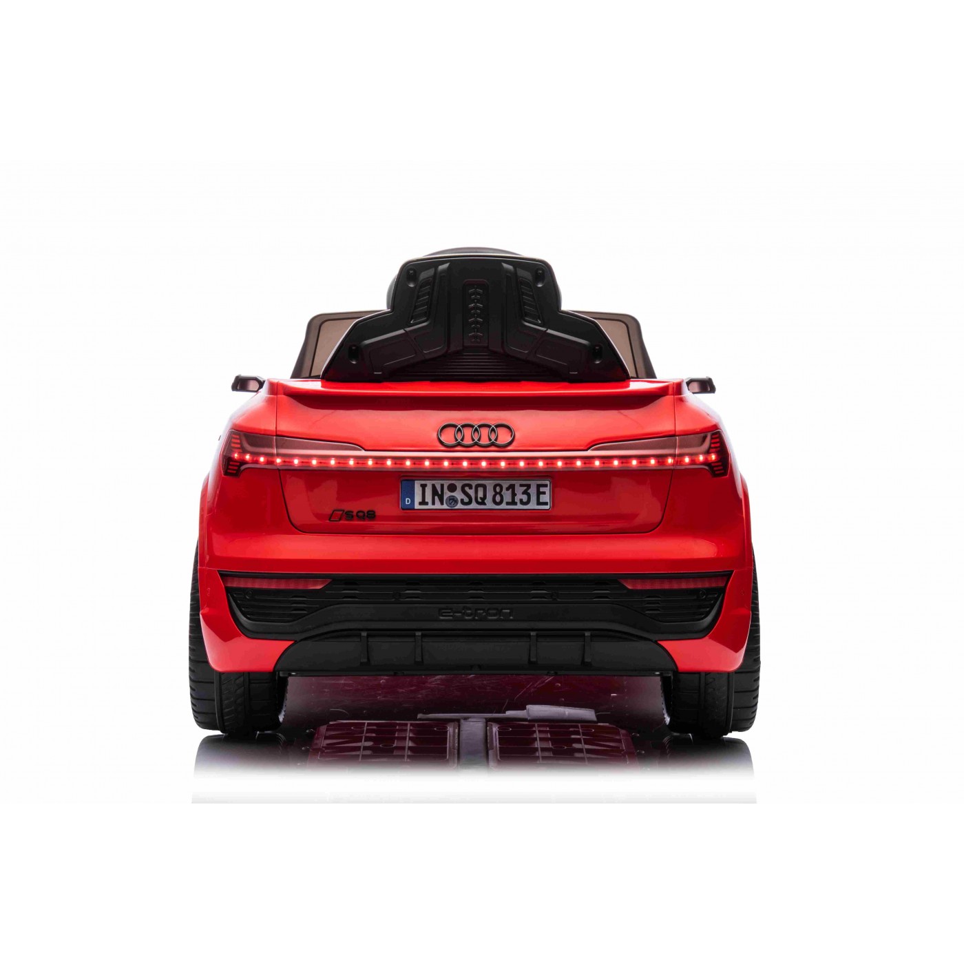 Vůz Audi SQ8 Red