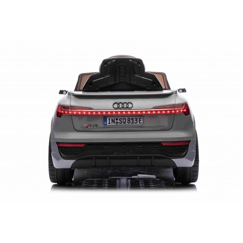 Vozidlo Audi SQ8 šedé