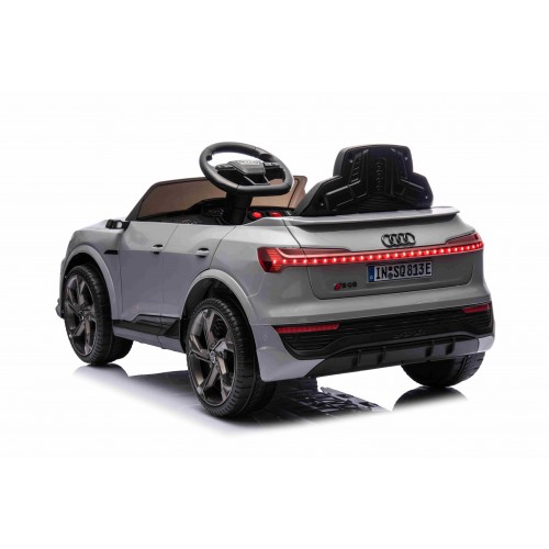 Vozidlo Audi SQ8 šedé