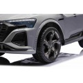 Vozidlo Audi SQ8 šedé