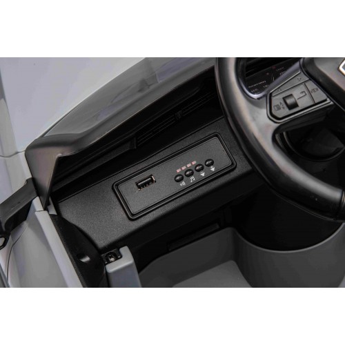 Vozidlo Audi SQ8 šedé