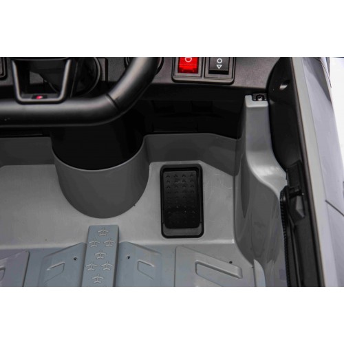 Vozidlo Audi SQ8 šedé