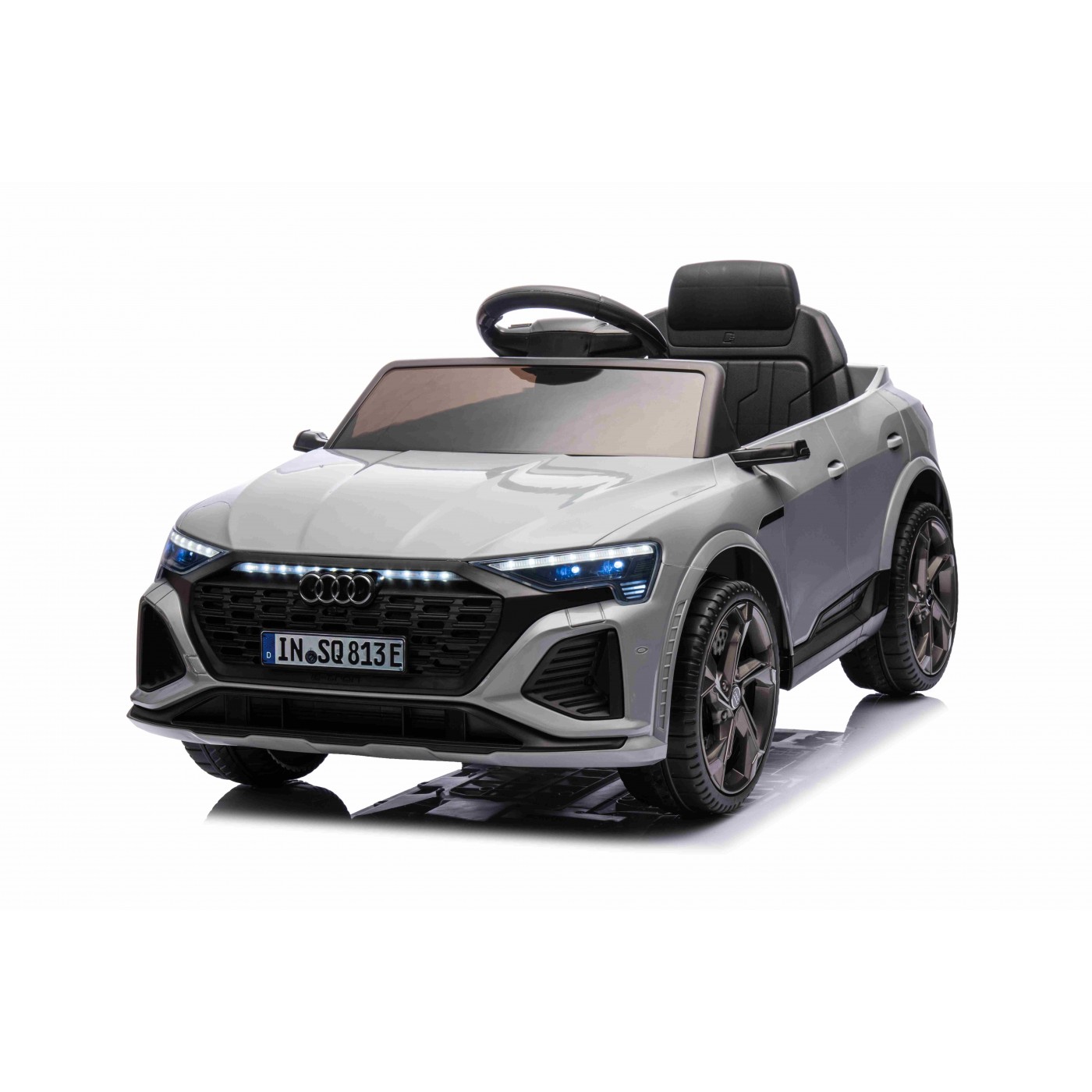 Vozidlo Audi SQ8 šedé