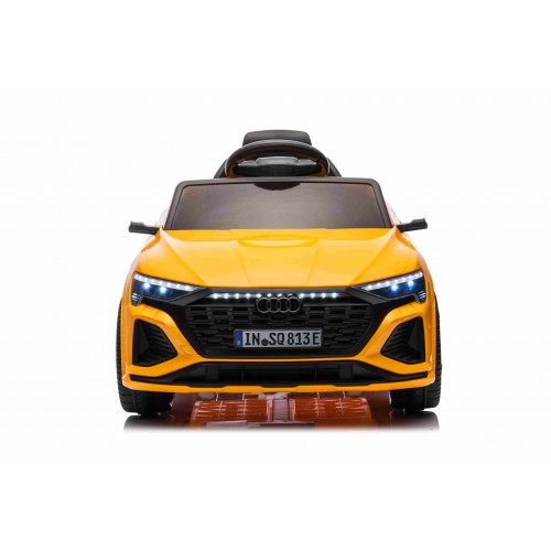 Audi SQ8 Žluté vozidlo