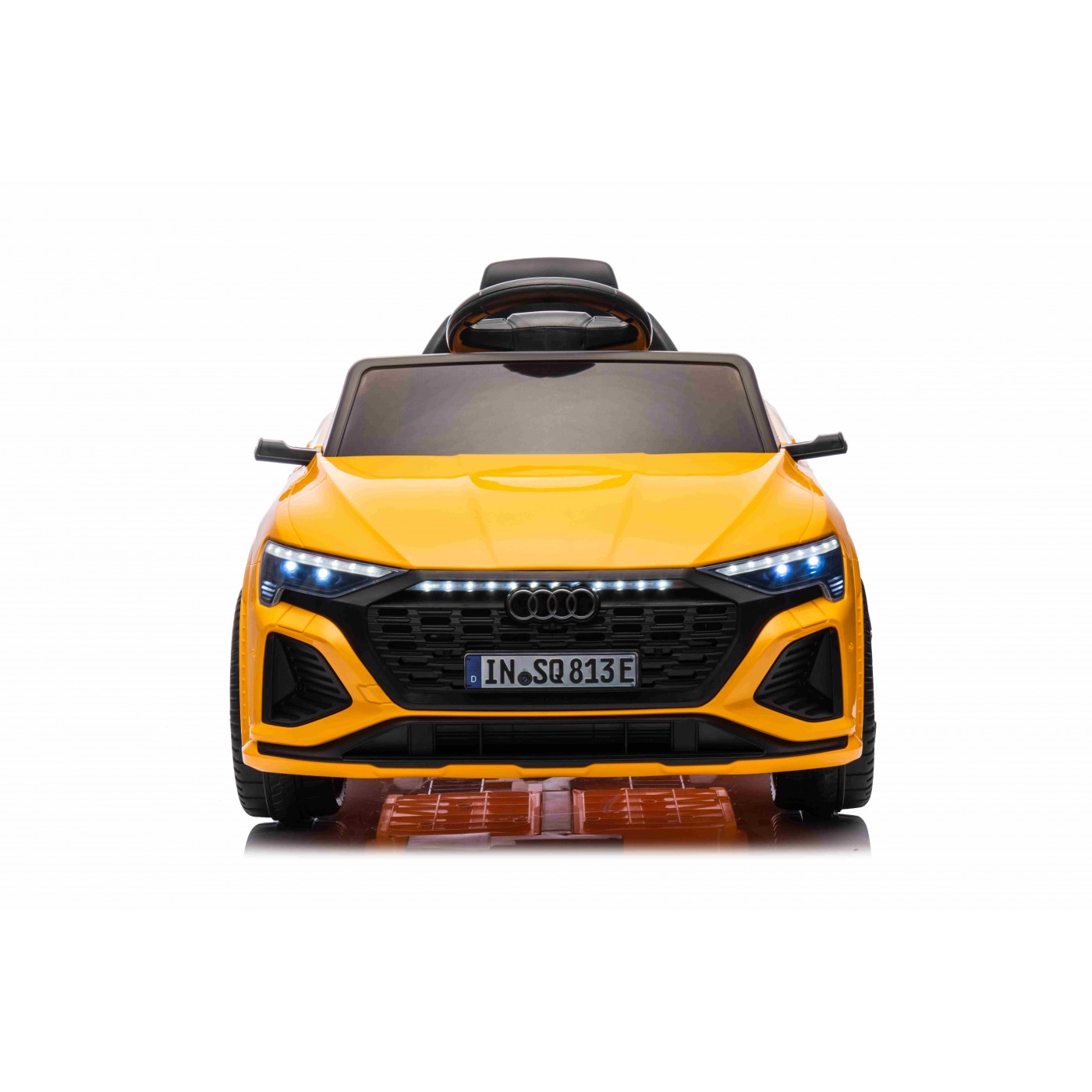 Audi SQ8 Žluté vozidlo
